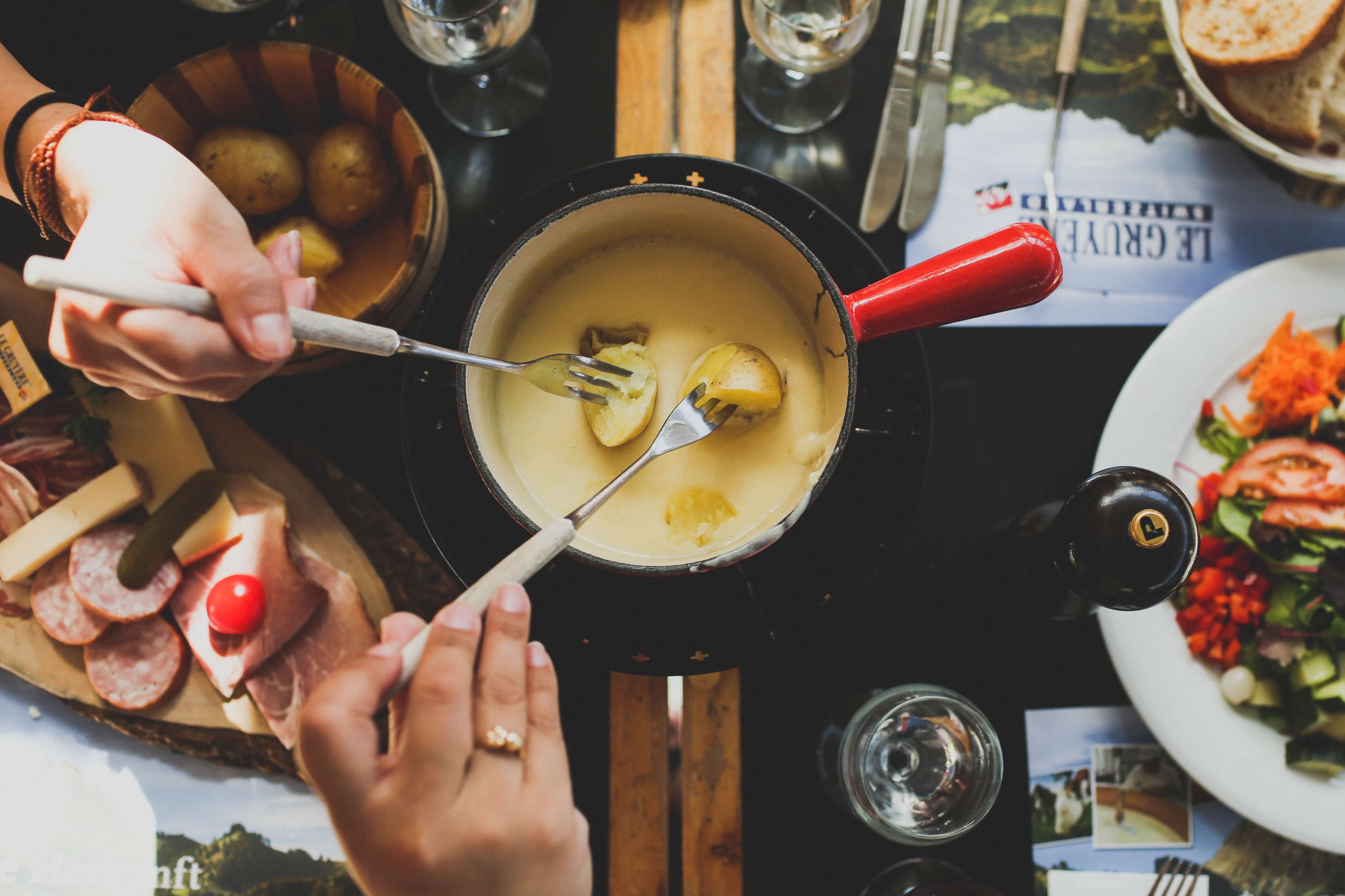 Alles, was ihr über Fondue im 2020 wissen müsst